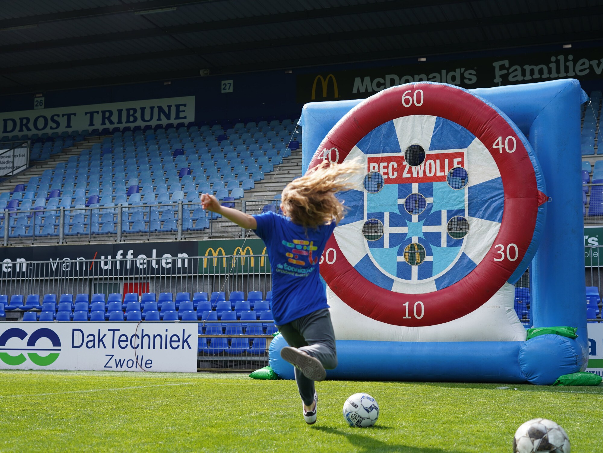 Leesfit afgesloten met sportdag in het stadion van PEC Zwolle